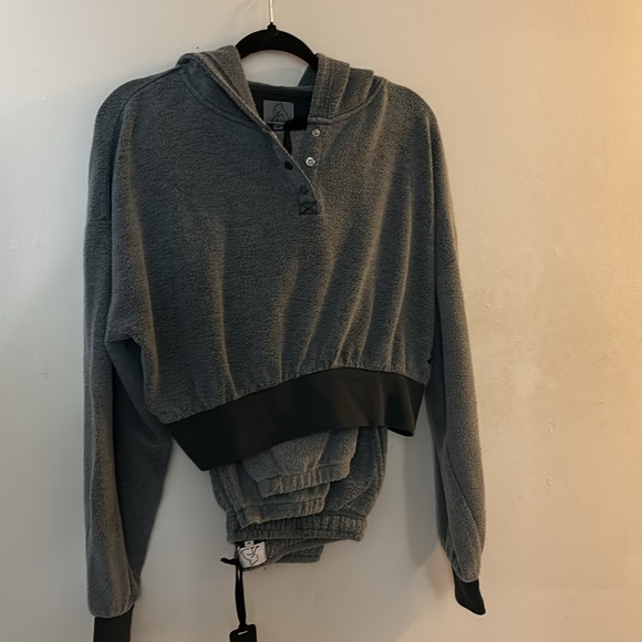 ✨NWT KAWALATEE GRAY INSIDE OUT SET✨ - Picture 9 of 12